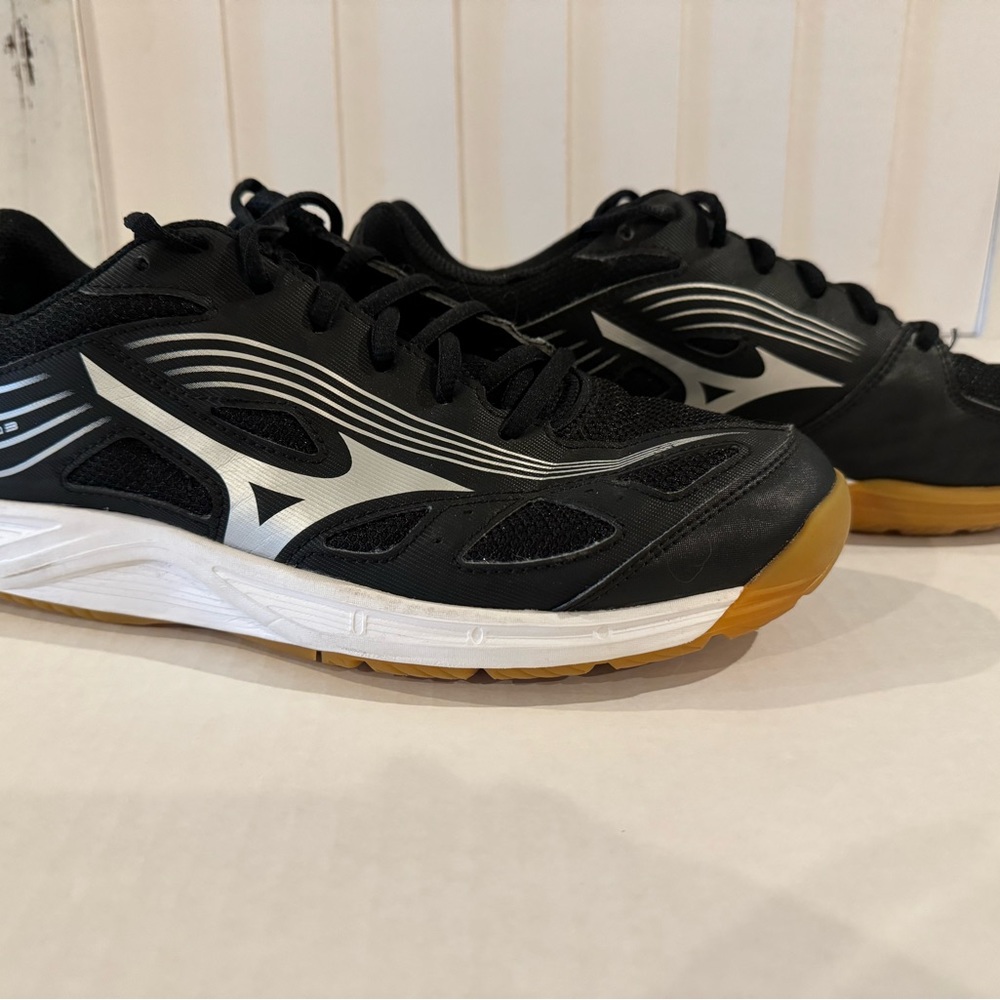 Mizuno women’s Volleyball shoes